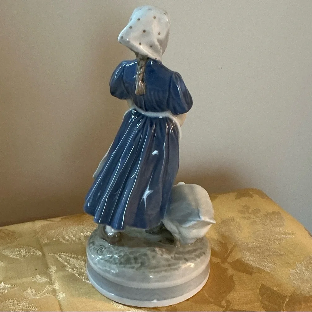 Royal Copenhagen Girl with Goose Figurine #522 | 9.75” Vintage Denmark Porcelain - Picture 5 of 8